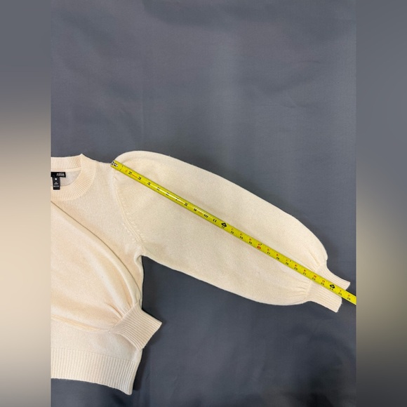 AQUA Cashmere
Puff-Sleeve Cashmere Sweater , size XS - Picture 9 of 12